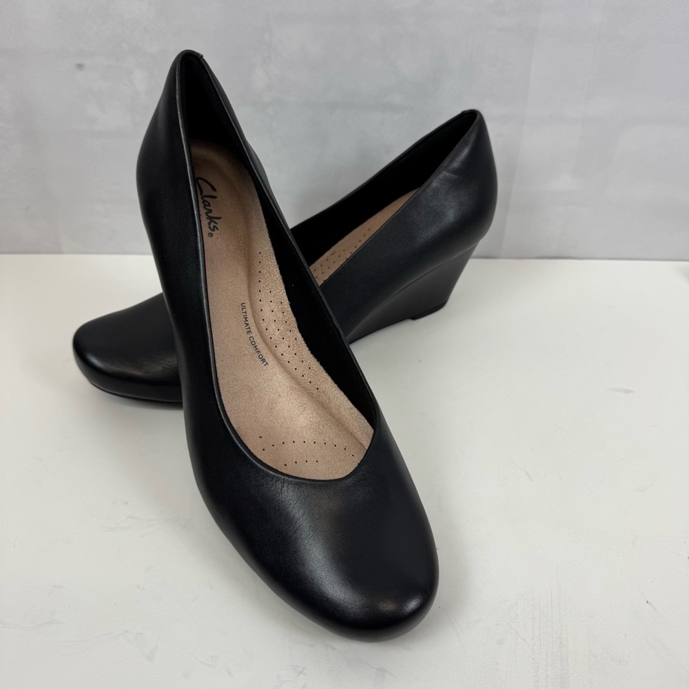 Clarks Flores Tulip Wedge Pump Black Leather Sz. 10M NWOT